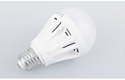 Đèn LED 3W tích hợp cảm biến ánh sáng và cảm biến chuyển động, âm thanh